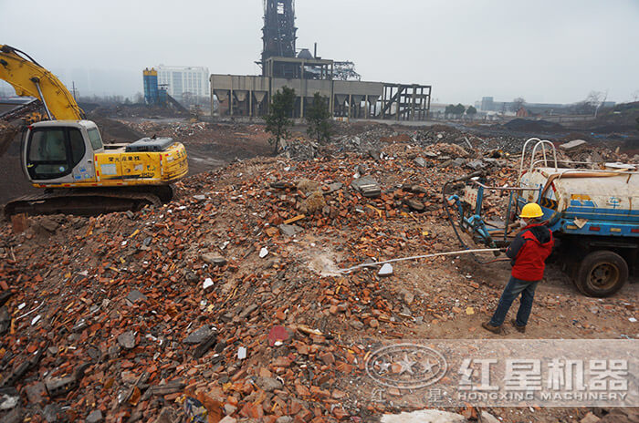 建筑工地砖渣物料随处可见